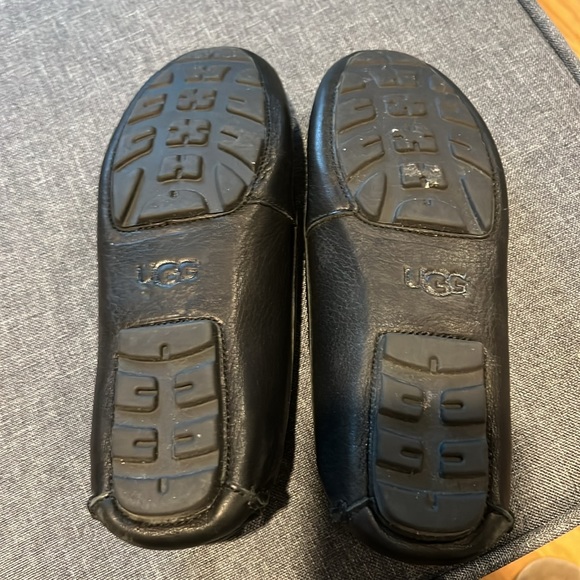 Women’s Ugg Slip-Ons - Picture 6 of 6